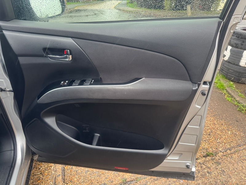 Toyota Aeras 2.4 Auto Petrol Hybrid MPV (7 Seats)