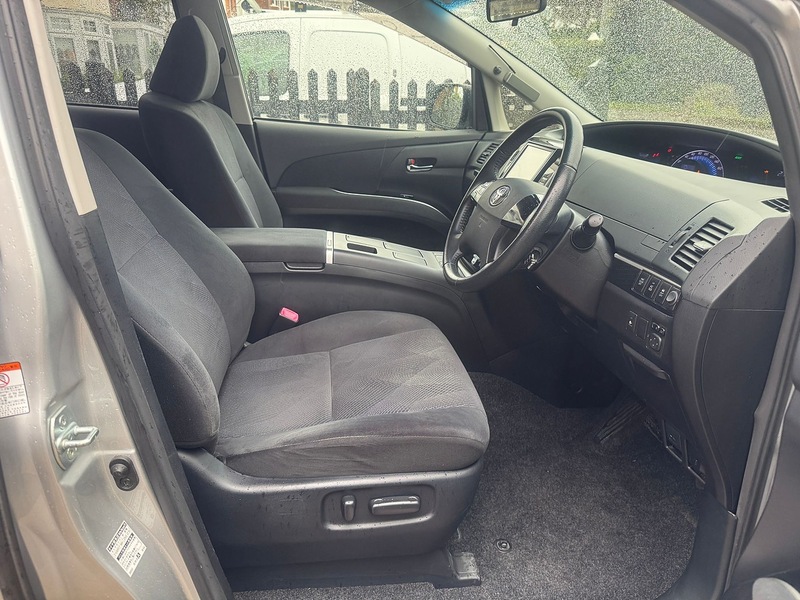 Toyota Aeras 2.4 Auto Petrol Hybrid MPV (7 Seats)