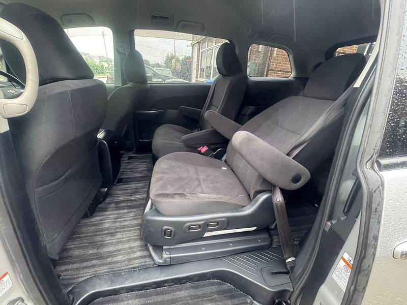 Toyota Aeras 2.4 Auto Petrol Hybrid MPV (7 Seats)