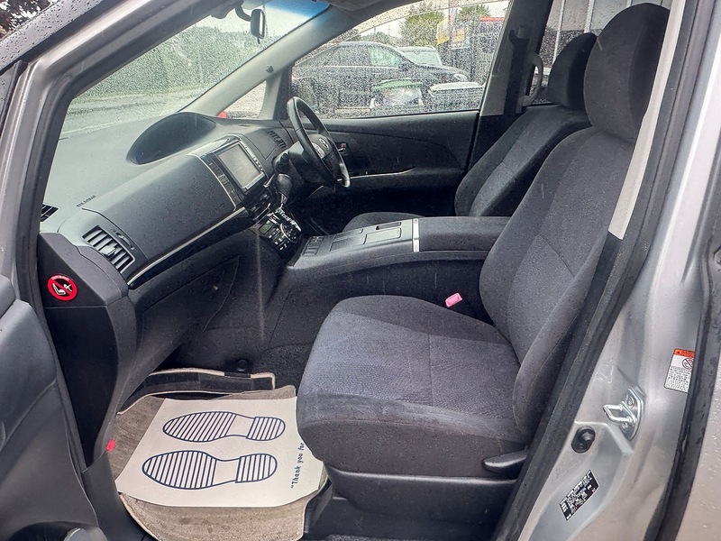 Toyota Aeras 2.4 Auto Petrol Hybrid MPV (7 Seats)