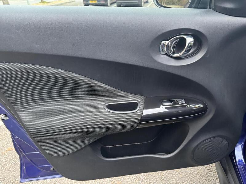 Nissan 1.6 Acenta Premium SUV 5dr Petrol XTRON Euro 5 (117 ps)