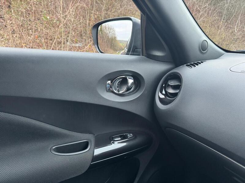 Nissan 1.6 Acenta Premium SUV 5dr Petrol XTRON Euro 5 (117 ps)