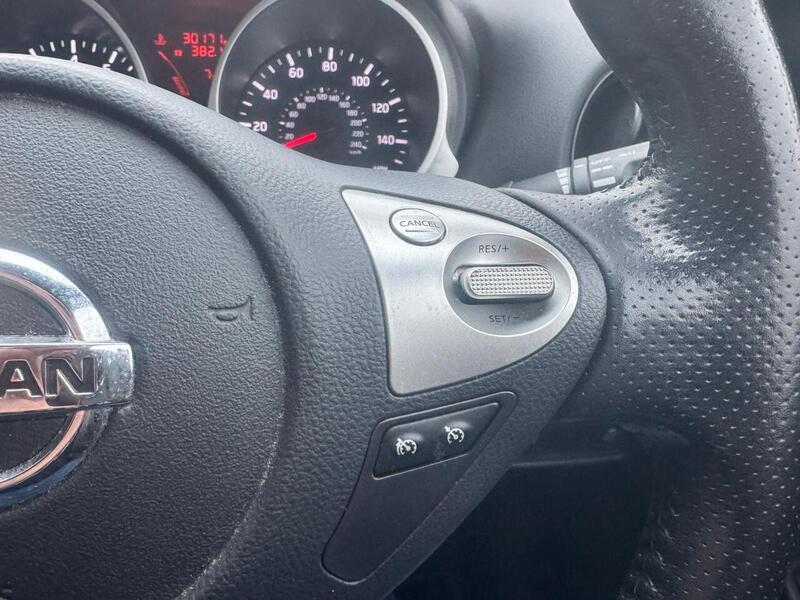 Nissan 1.6 Acenta Premium SUV 5dr Petrol XTRON Euro 5 (117 ps)