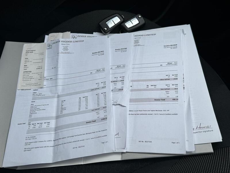 Nissan 1.6 Acenta Premium SUV 5dr Petrol XTRON Euro 5 (117 ps)