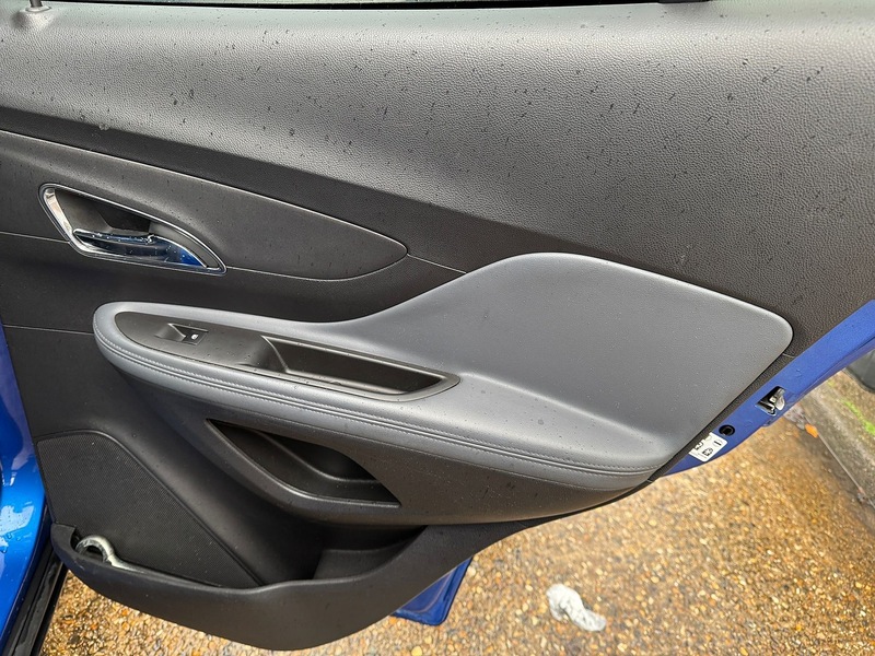 Vauxhall 1.4i Turbo SE SUV 5dr Petrol Auto 2WD Euro 6 (140 ps)