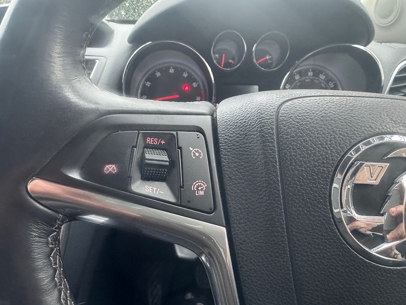 Vauxhall 1.4i Turbo SE SUV 5dr Petrol Auto 2WD Euro 6 (140 ps)