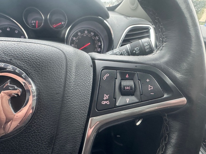 Vauxhall 1.4i Turbo SE SUV 5dr Petrol Auto 2WD Euro 6 (140 ps)