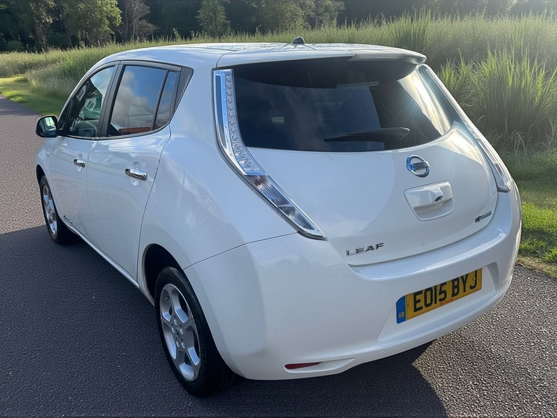 Nissan 24kWh Acenta Hatchback 5dr Electric Auto (107 bhp)