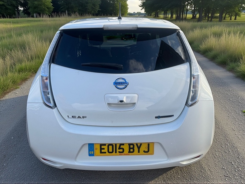Nissan 24kWh Acenta Hatchback 5dr Electric Auto (107 bhp)