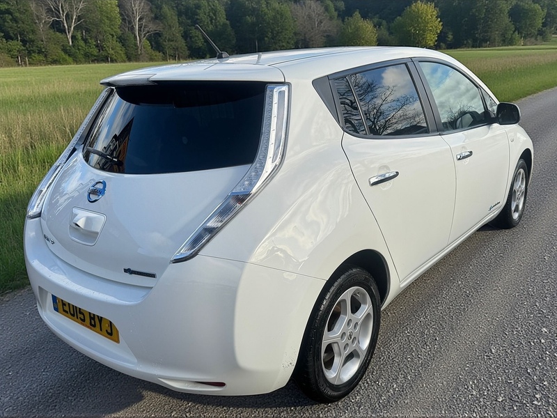 Nissan 24kWh Acenta Hatchback 5dr Electric Auto (107 bhp)