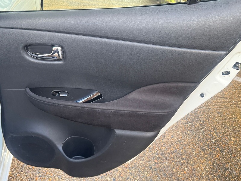 Nissan 24kWh Acenta Hatchback 5dr Electric Auto (107 bhp)