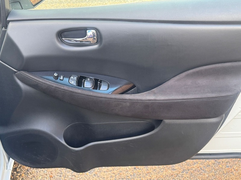 Nissan 24kWh Acenta Hatchback 5dr Electric Auto (107 bhp)