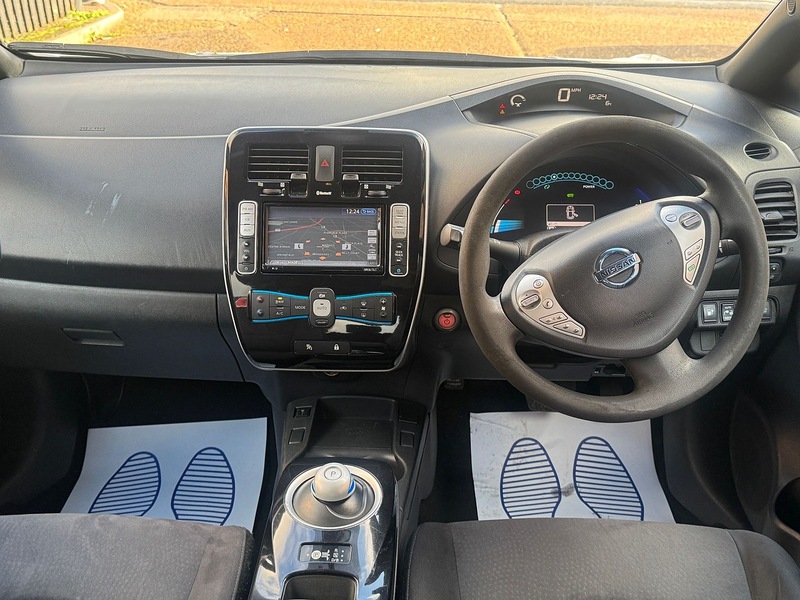 Nissan 24kWh Acenta Hatchback 5dr Electric Auto (107 bhp)