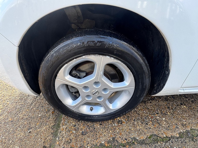 Nissan 24kWh Acenta Hatchback 5dr Electric Auto (107 bhp)