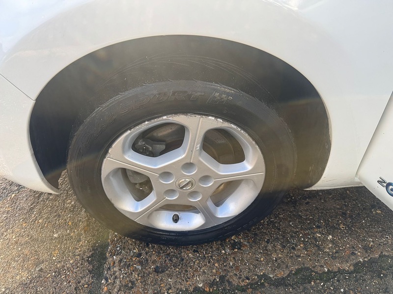 Nissan 24kWh Acenta Hatchback 5dr Electric Auto (107 bhp)