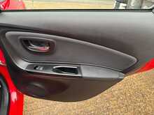 Toyota Yaris VVT-h Excel 