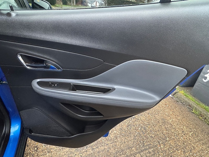 Vauxhall 1.4i Turbo SE SUV 5dr Petrol Auto 2WD Euro 6 (140 ps)