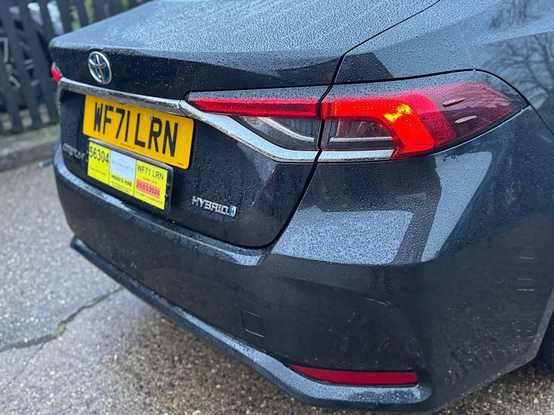 Toyota 1.8 VVT-h GPF Icon Saloon 4dr Petrol Hybrid CVT Euro 6 (s/s) (122 ps)