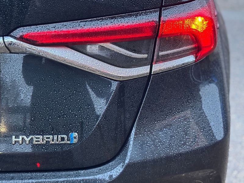 Toyota 1.8 VVT-h GPF Icon Saloon 4dr Petrol Hybrid CVT Euro 6 (s/s) (122 ps)