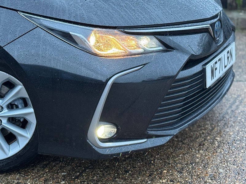 Toyota 1.8 VVT-h GPF Icon Saloon 4dr Petrol Hybrid CVT Euro 6 (s/s) (122 ps)