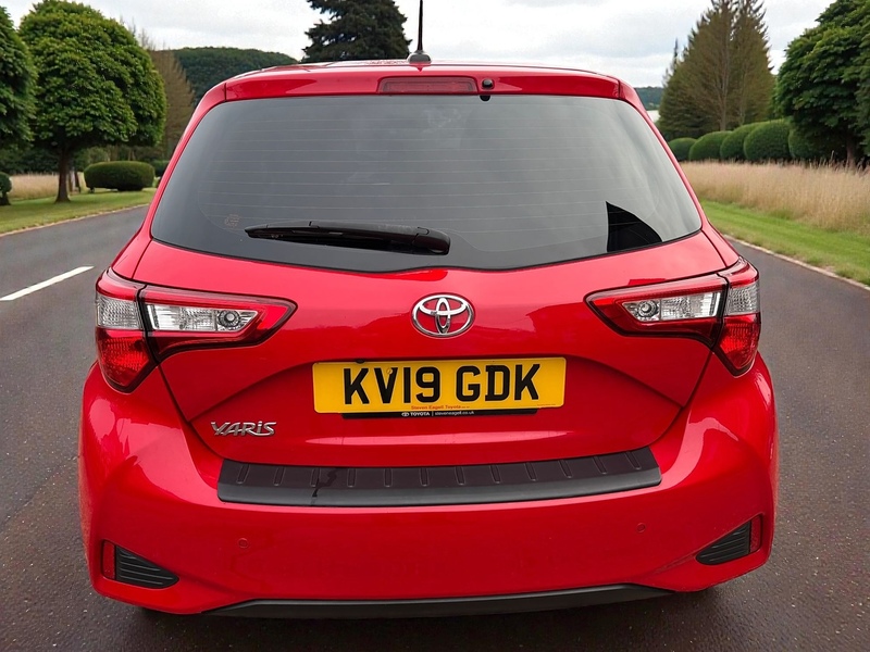 Toyota 1.5 VVT-i Icon Tech Hatchback 5dr Petrol Manual Euro 6 (111 ps)