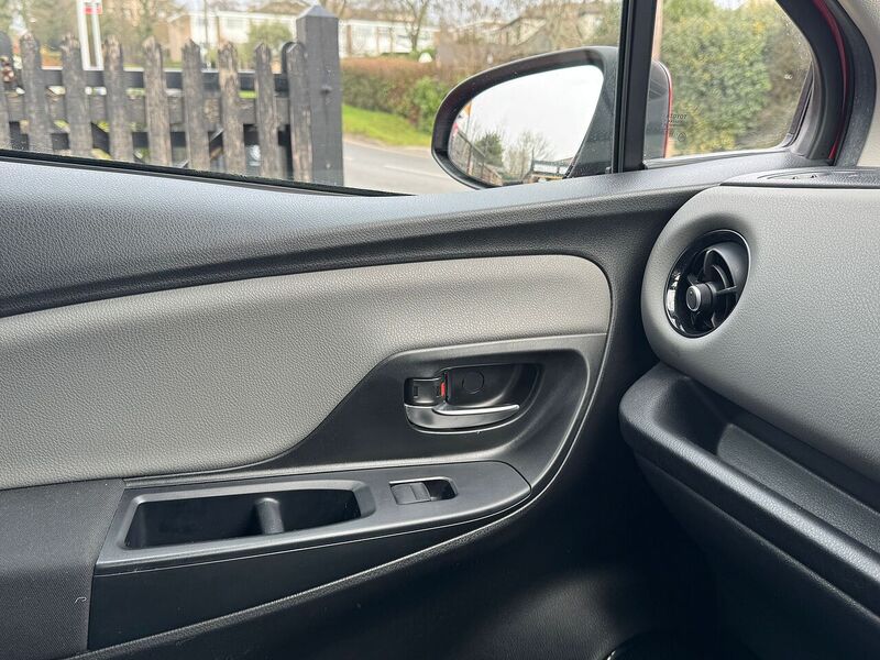 Toyota 1.5 VVT-i Icon Tech Hatchback 5dr Petrol Manual Euro 6 (111 ps)