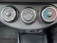 Toyota Yaris VVT-i Icon Tech 