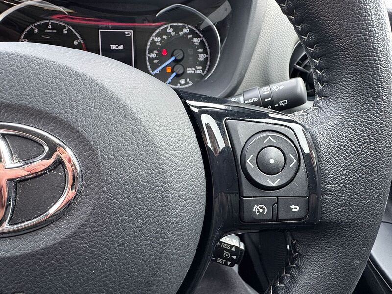 Toyota 1.5 VVT-i Icon Tech Hatchback 5dr Petrol Manual Euro 6 (111 ps)