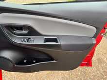 Toyota Yaris VVT-i Icon Tech 
