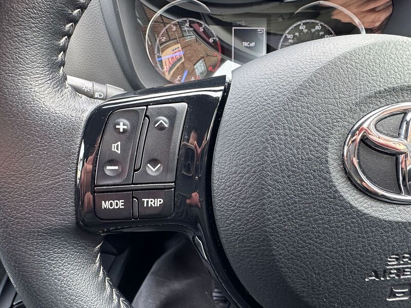 Toyota 1.5 VVT-i Icon Tech Hatchback 5dr Petrol Manual Euro 6 (111 ps)