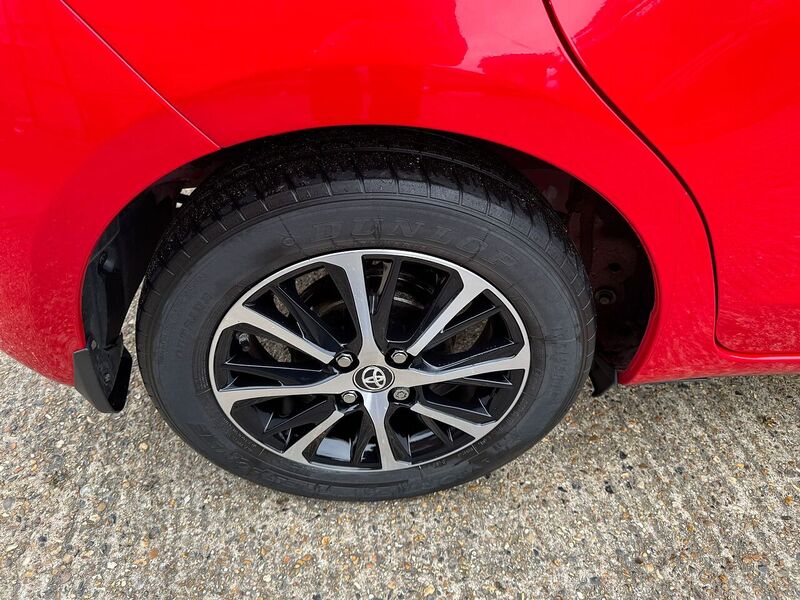 Toyota 1.5 VVT-i Icon Tech Hatchback 5dr Petrol Manual Euro 6 (111 ps)