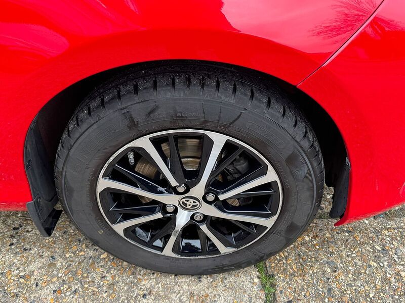 Toyota 1.5 VVT-i Icon Tech Hatchback 5dr Petrol Manual Euro 6 (111 ps)