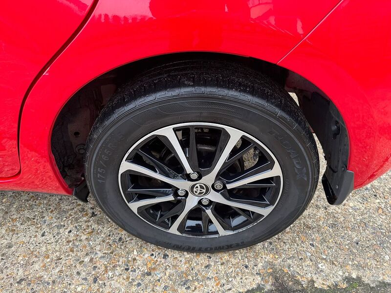 Toyota 1.5 VVT-i Icon Tech Hatchback 5dr Petrol Manual Euro 6 (111 ps)