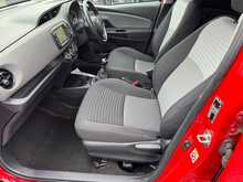 Toyota Yaris VVT-i Icon Tech 