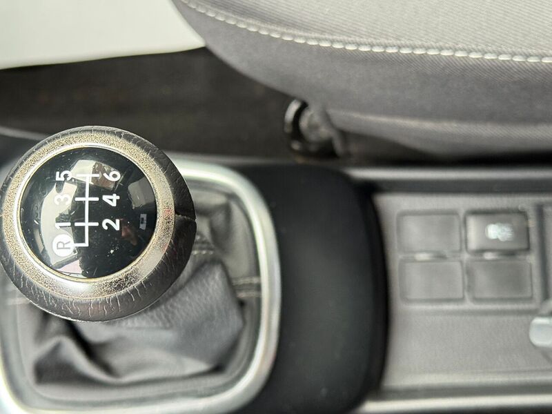 Toyota 1.5 VVT-i Icon Tech Hatchback 5dr Petrol Manual Euro 6 (111 ps)