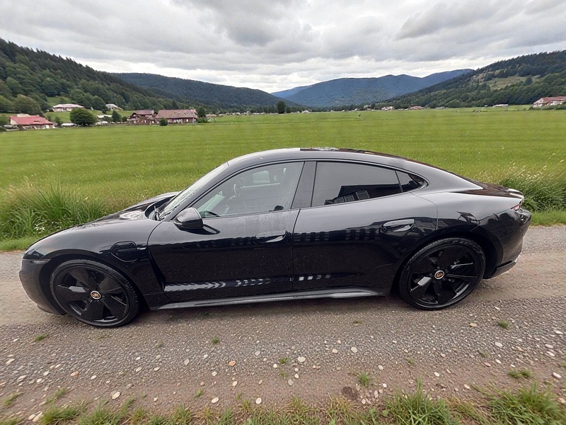 Porsche Performance Plus 93.4kWh Saloon 4dr Electric Auto RWD (476 ps)