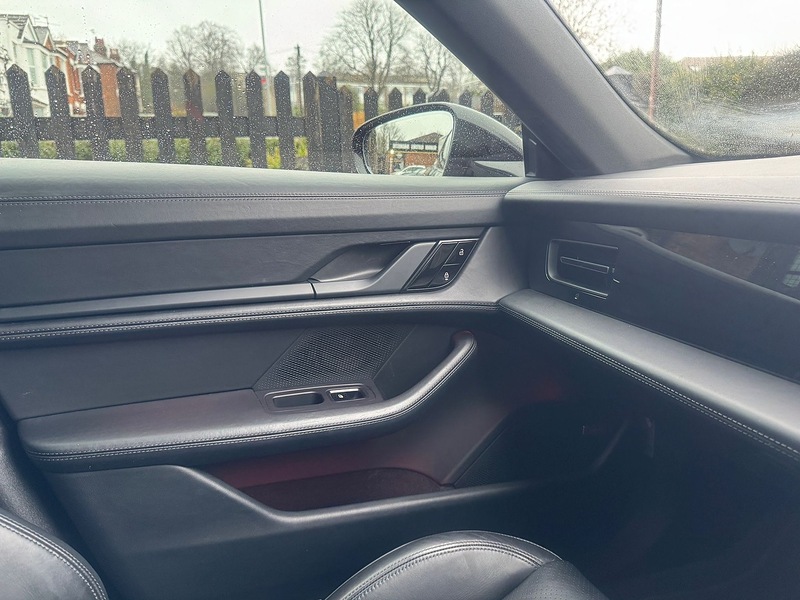 Porsche Performance Plus 93.4kWh Saloon 4dr Electric Auto RWD (476 ps)