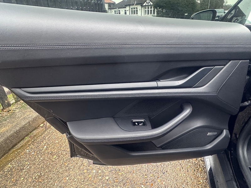 Porsche Performance Plus 93.4kWh Saloon 4dr Electric Auto RWD (476 ps)