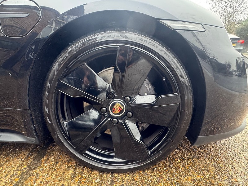 Porsche Performance Plus 93.4kWh Saloon 4dr Electric Auto RWD (476 ps)