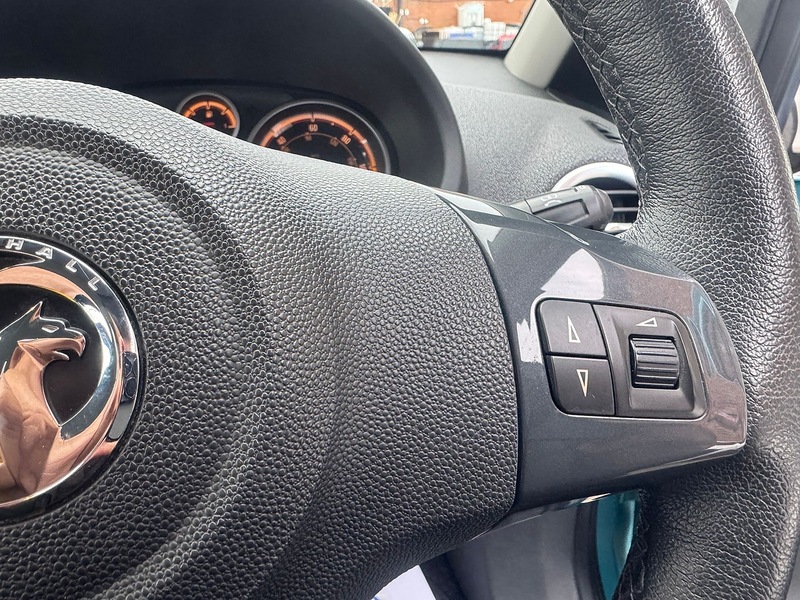 Vauxhall 1.4 16V SE Hatchback 5dr Petrol Auto Euro 5 (100 ps)