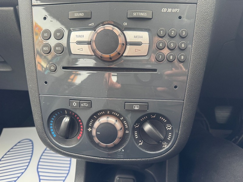 Vauxhall 1.4 16V SE Hatchback 5dr Petrol Auto Euro 5 (100 ps)