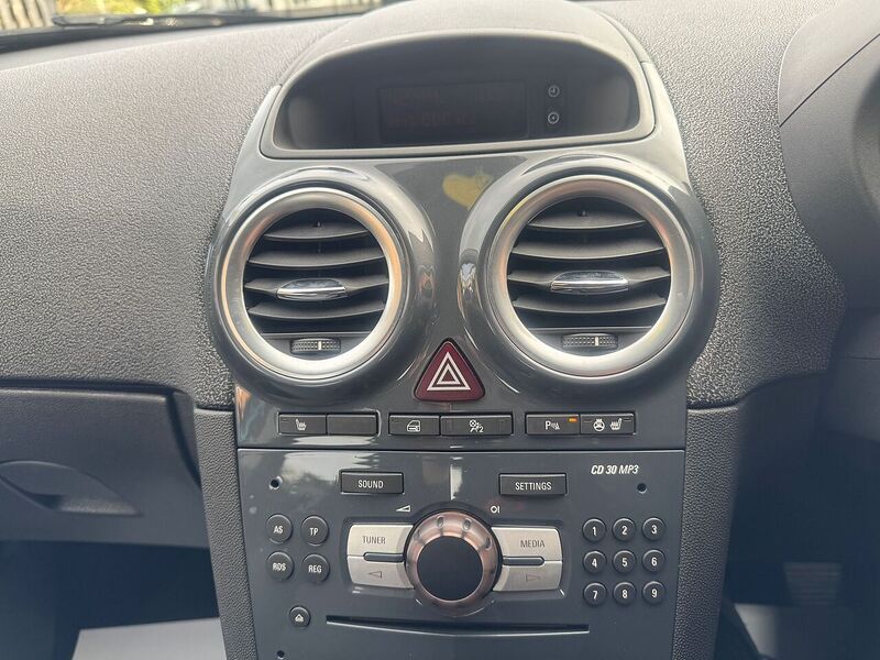 Vauxhall 1.4 16V SE Hatchback 5dr Petrol Auto Euro 5 (100 ps)