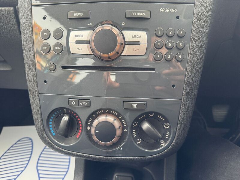 Vauxhall 1.4 16V SE Hatchback 5dr Petrol Auto Euro 5 (100 ps)