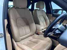 Porsche Macan 2.0T SUV 5dr Petrol PDK 4WD Euro 6 (s/s) (252 ps) 