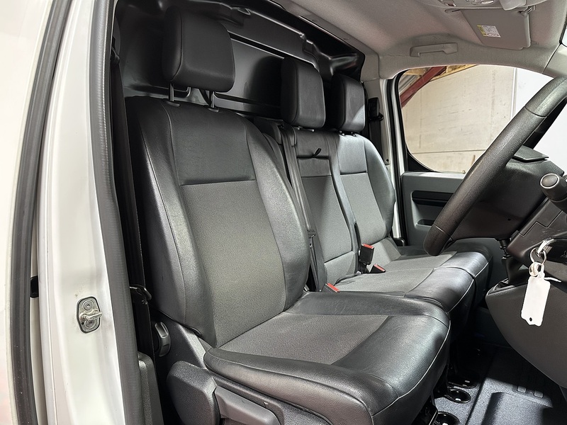 Peugeot Expert BlueHDi 1000 Professional - U1014