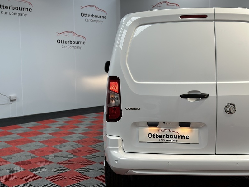 Vauxhall Combo Turbo D 2300 Sportive - U1146