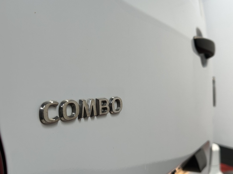 Vauxhall Combo Turbo D 2300 Sportive - U1146