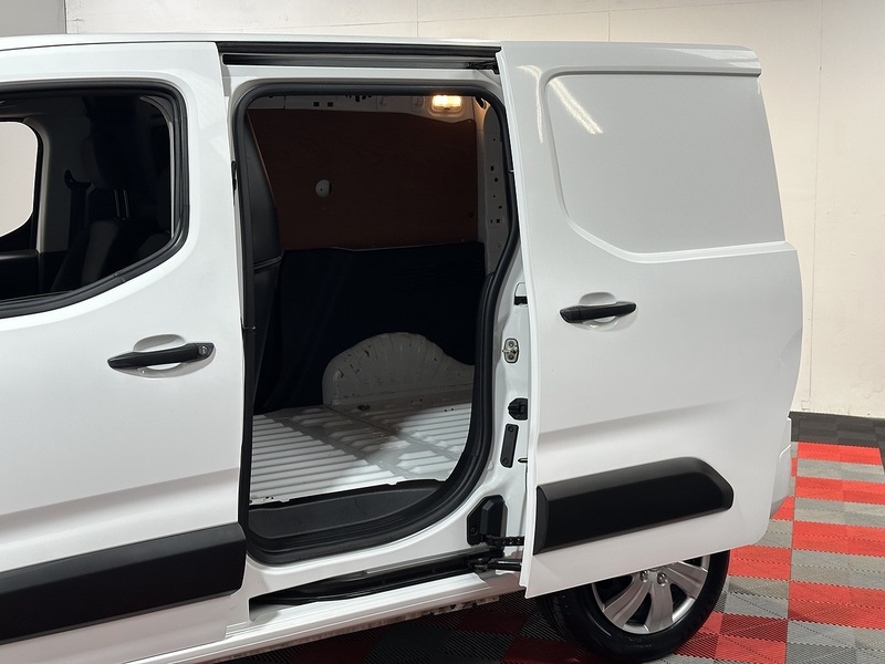 Vauxhall Combo Turbo D 2300 Sportive - U1146