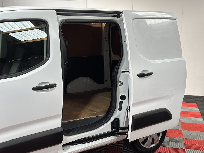 Vauxhall Combo Turbo D 2300 Sportive - U1147