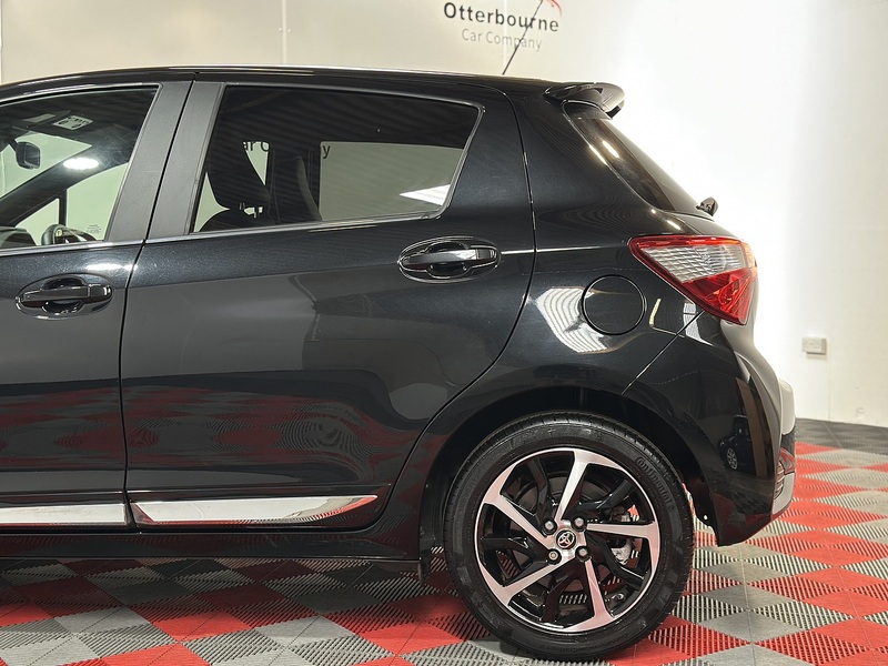 Toyota Yaris VVT-h Excel - U1165